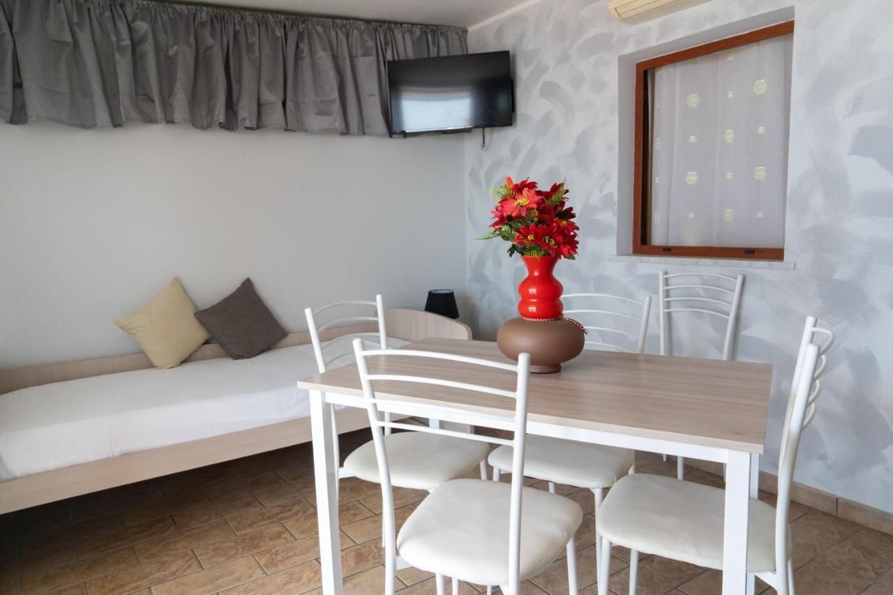 Nick & Santo'S Holiday Homes R จีอาร์ดีนี นักซอส ภายนอก รูปภาพ