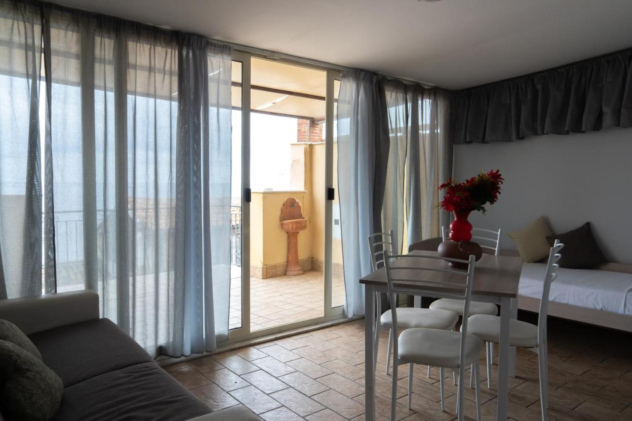 Nick & Santo'S Holiday Homes R จีอาร์ดีนี นักซอส ภายนอก รูปภาพ